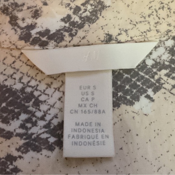 H&m- neutral snakeskin print crepe fabric button down tie front tunic/mini dress - Picture 9 of 12